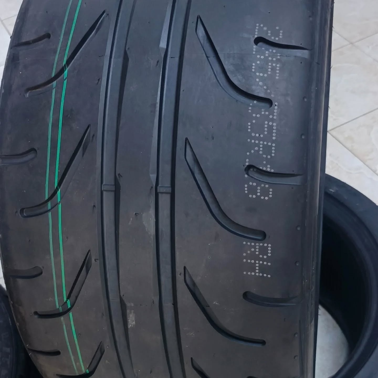 Vitour Tempesta Enzo V-01R