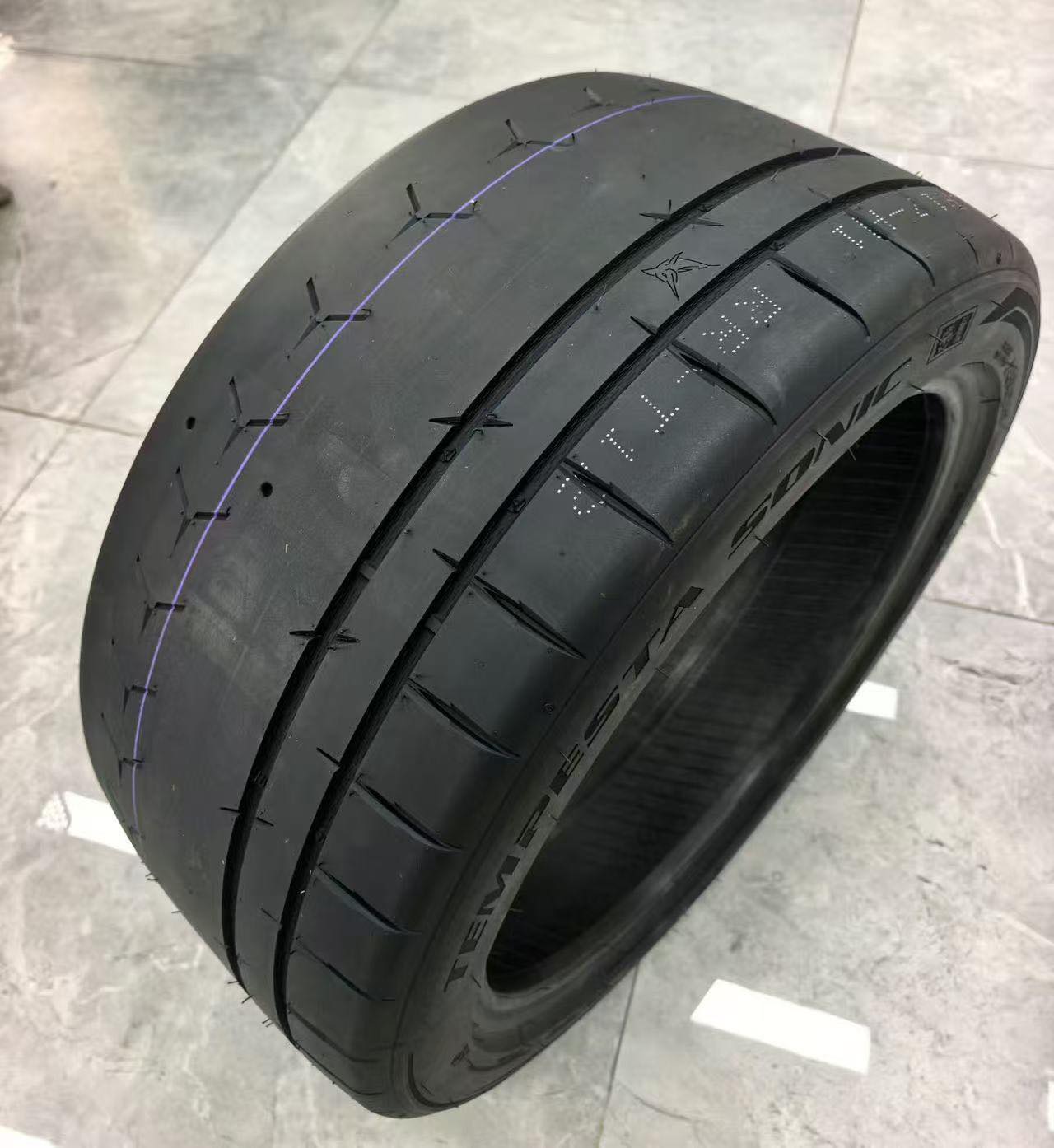 送料込☆VITOUR☆TEMPESTA QUATTRO☆235/60R18 送料込☆VITOUR☆TEMPESTA QUATTRO☆235/60R18 - メルカリ